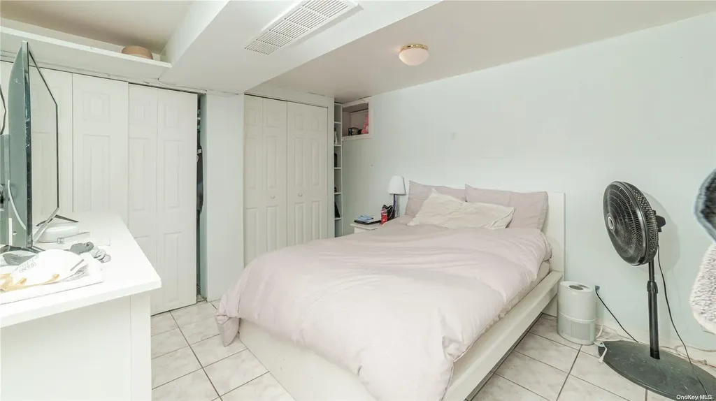 58-59 78th Avenue Glendale NY 11385