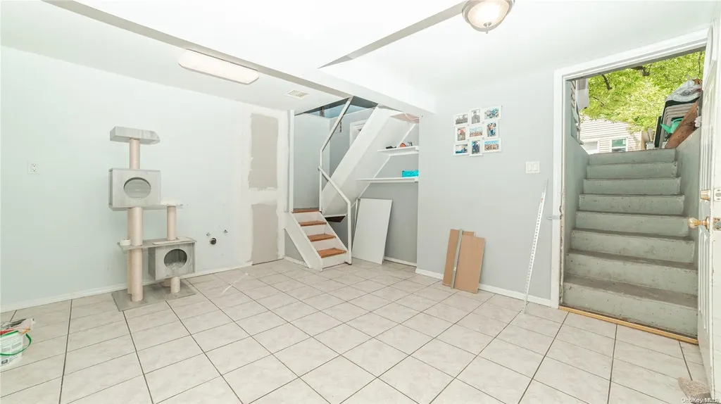 58-59 78th Avenue Glendale NY 11385