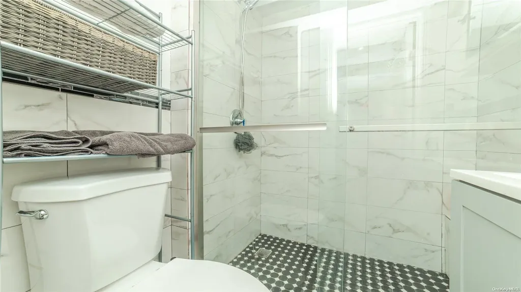 58-59 78th Avenue Glendale NY 11385
