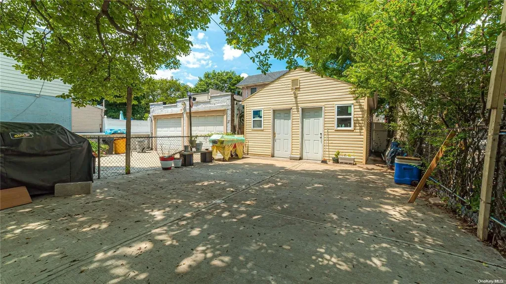 58-59 78th Avenue Glendale NY 11385