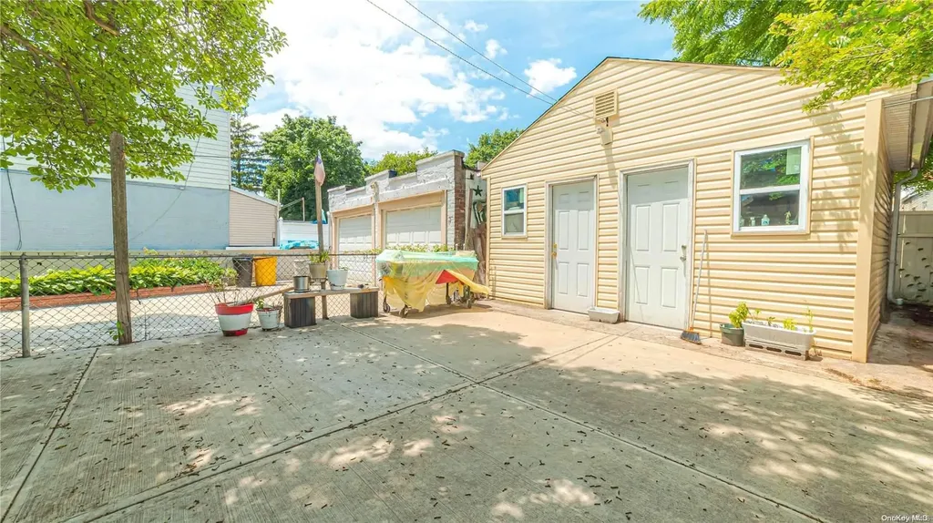 58-59 78th Avenue Glendale NY 11385