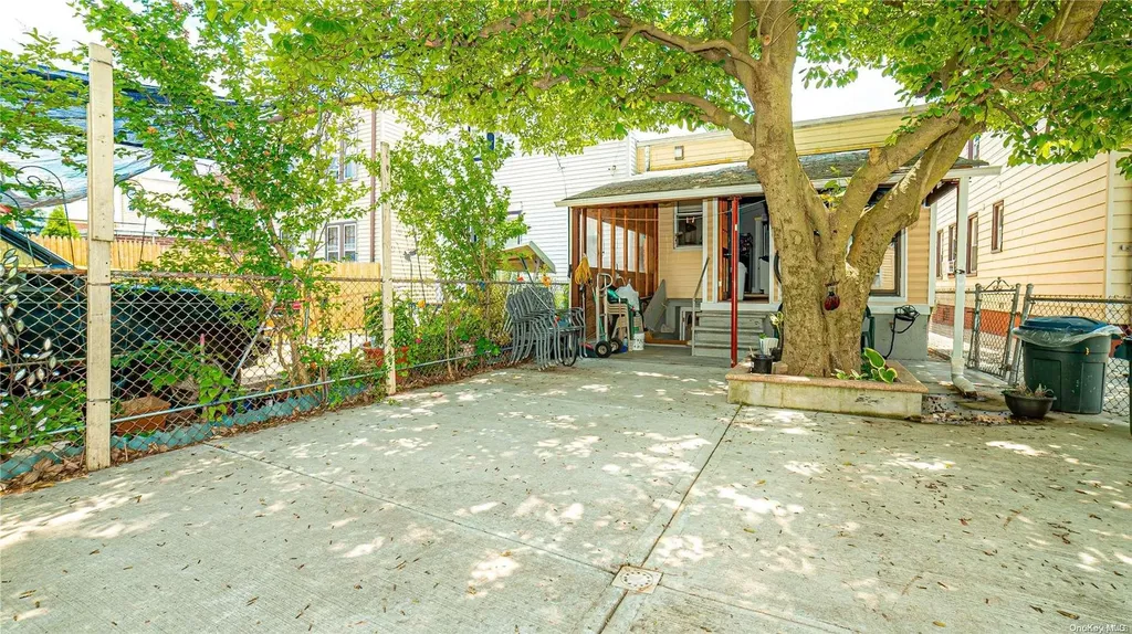 58-59 78th Avenue Glendale NY 11385