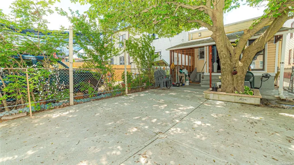 58-59 78th Avenue Glendale NY 11385