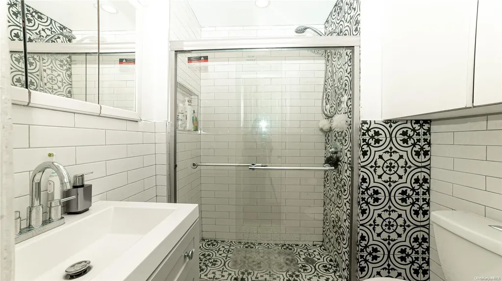 58-59 78th Avenue Glendale NY 11385