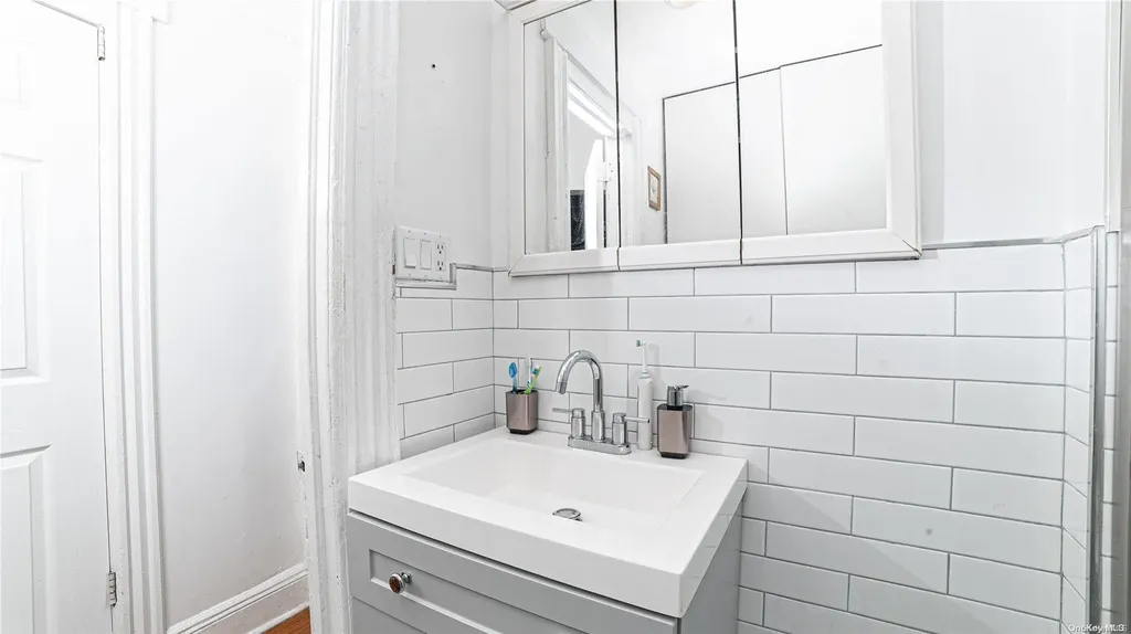 58-59 78th Avenue Glendale NY 11385