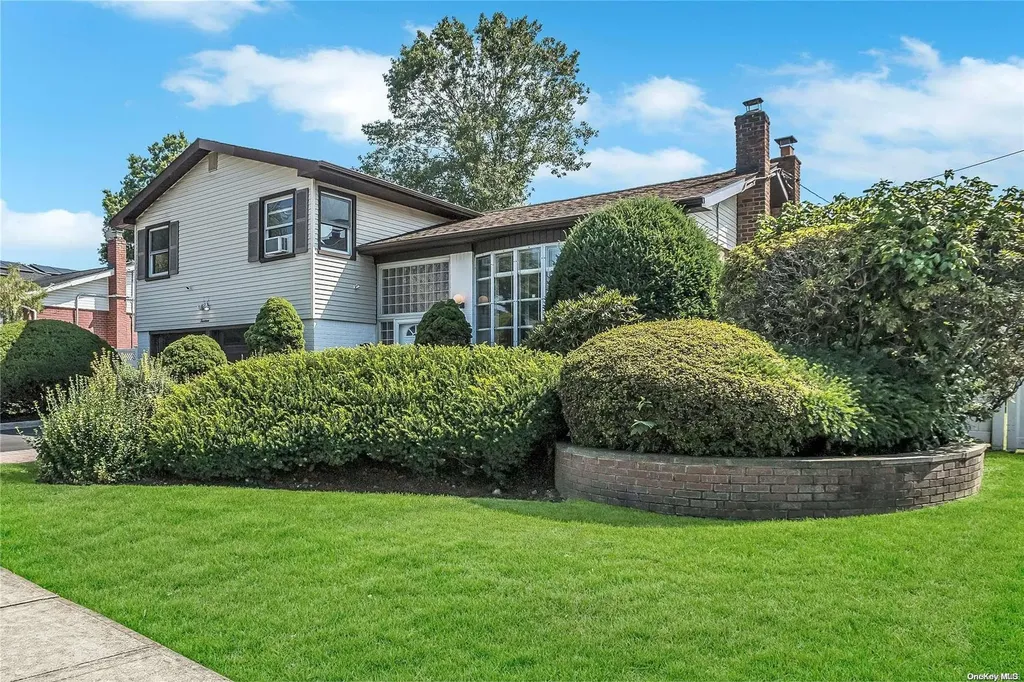 14 Barry Drive Westbury NY 11590
