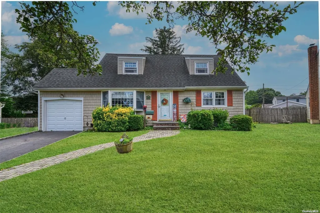 107 Devonshire Drive East Norwich NY 11732