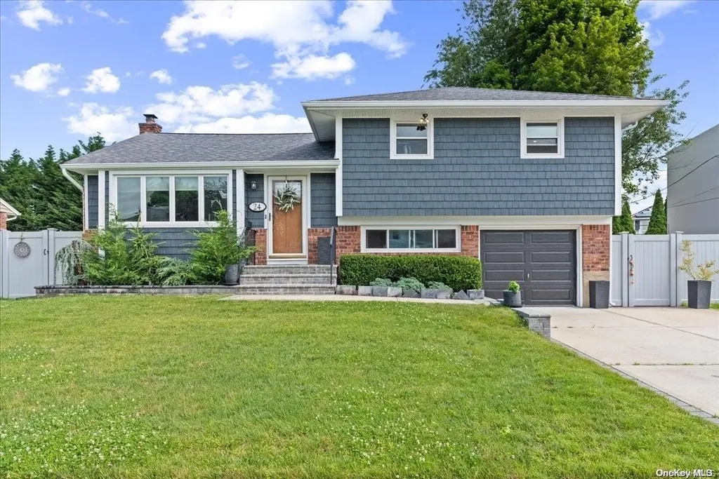 24 Alma Lane Plainview NY 11803