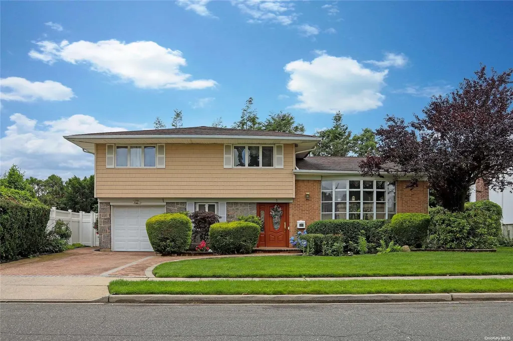 5 Roberta Lane Syosset NY 11791