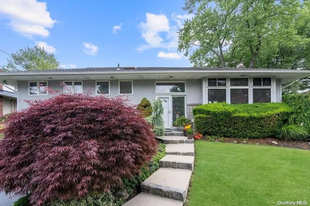 23 Cedar Drive E Old Bethpage NY 11804
