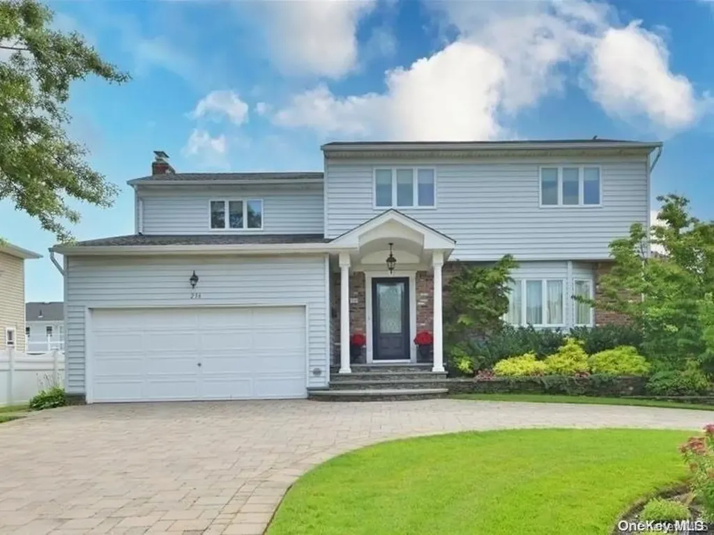 236 Biltmore Boulevard Massapequa NY 11758