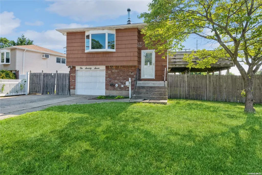 1077 Hyman Avenue Bay Shore NY 11706