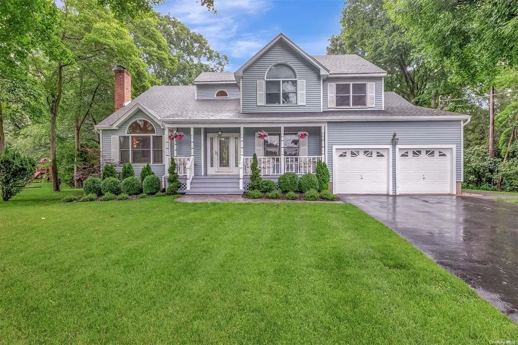 87 Astor Avenue Saint James NY 11780