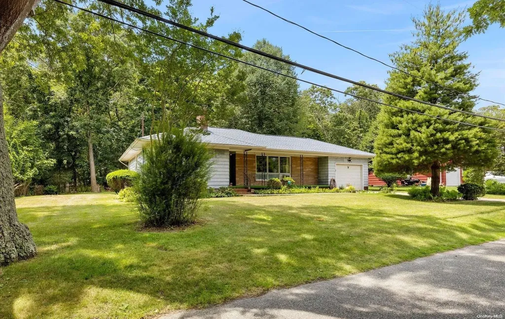 47 Fanning Boulevard Riverhead NY 11901