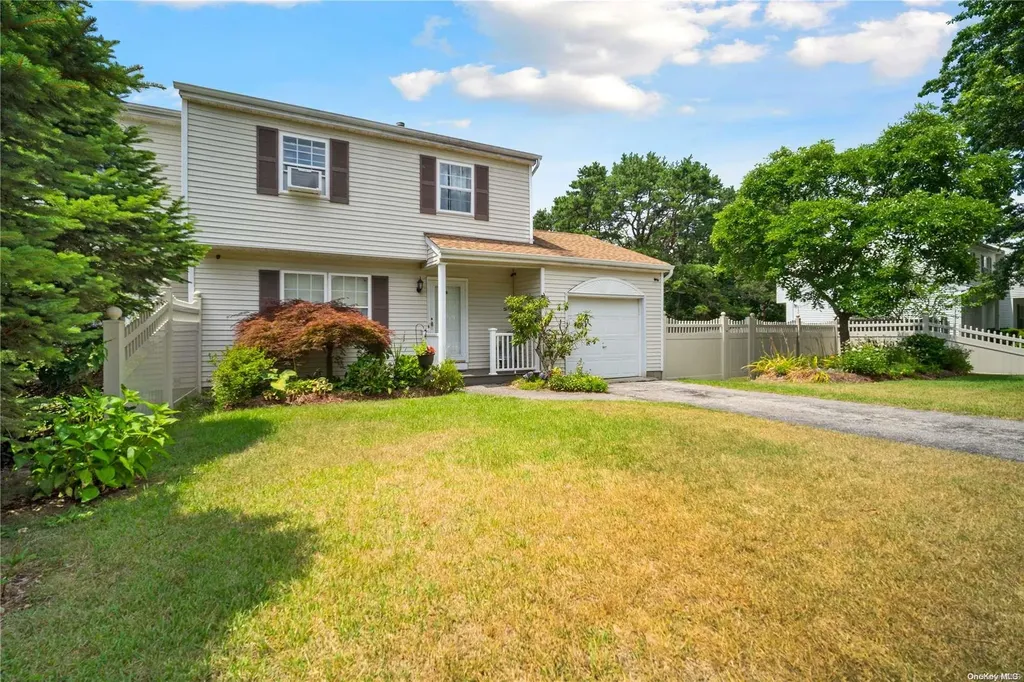 65 Peters Boulevard Central Islip NY 11722