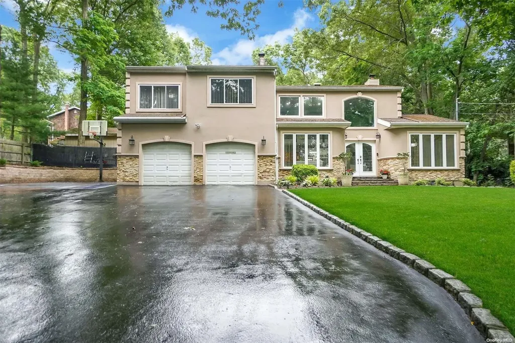 68 Lone Oak Path Smithtown NY 11787