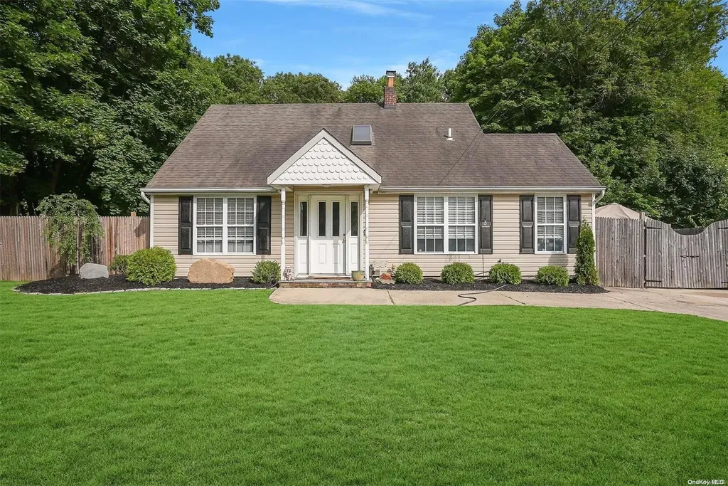 11 Lindner Place Smithtown NY 11787