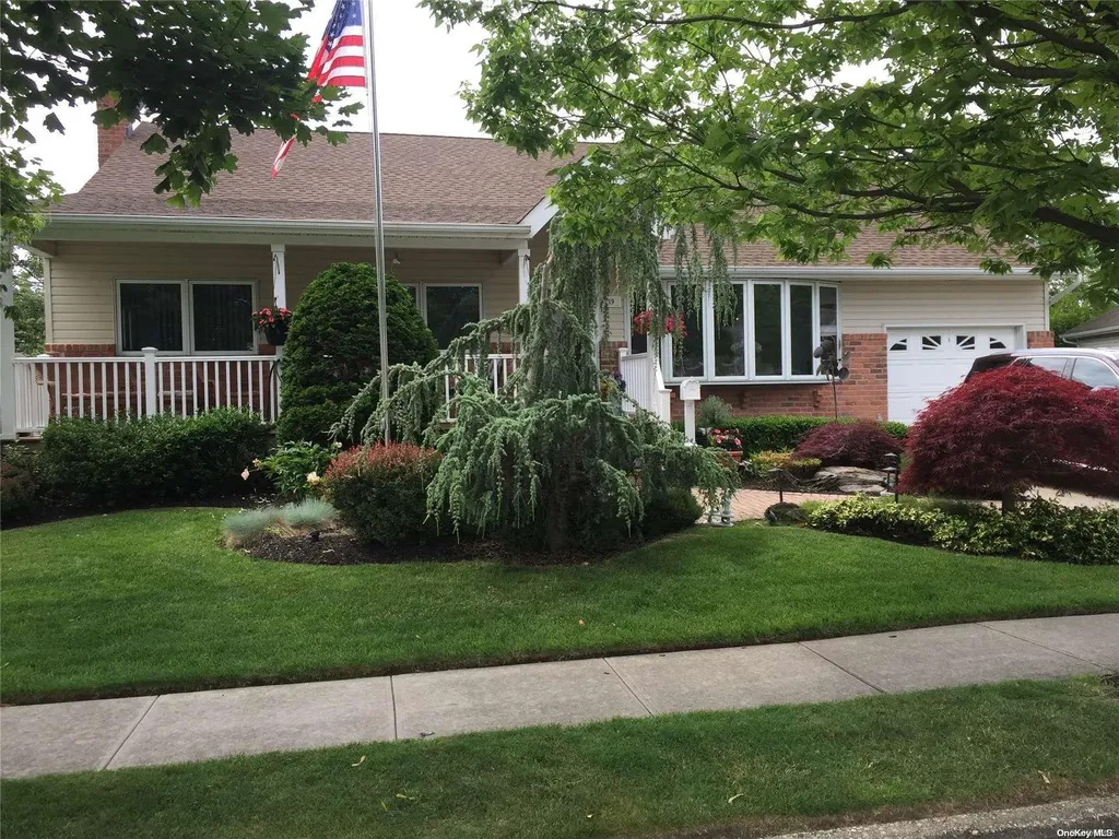 19 Piper Place Old Bethpage NY 11804