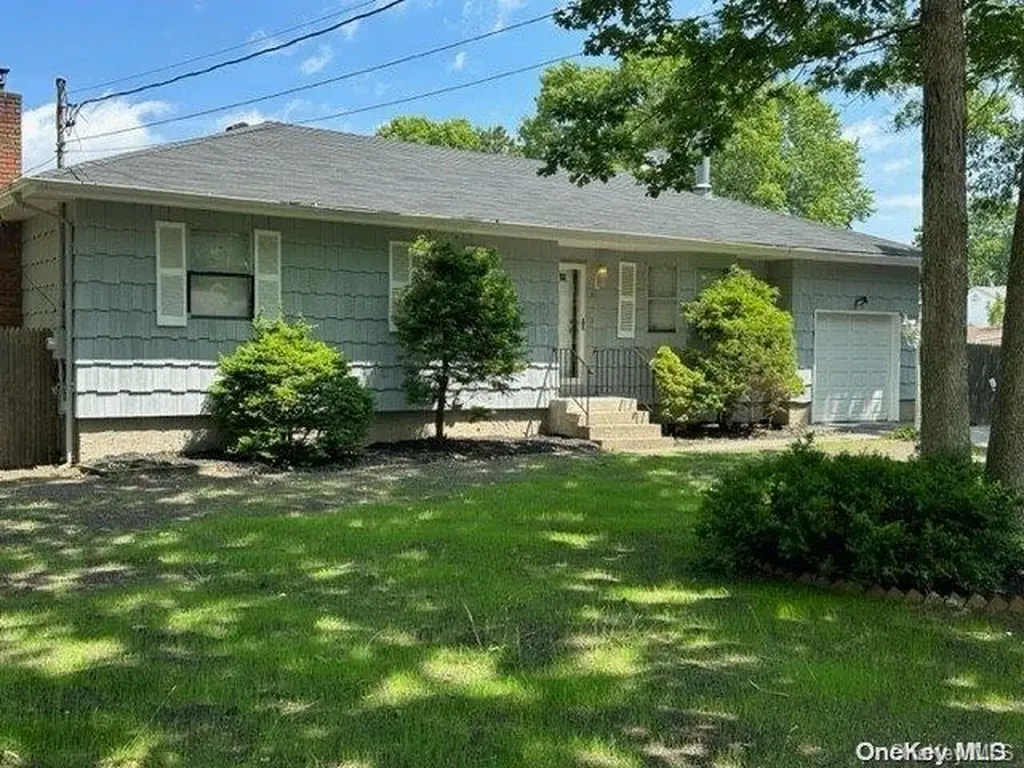 21 Hart Place Mastic NY 11950