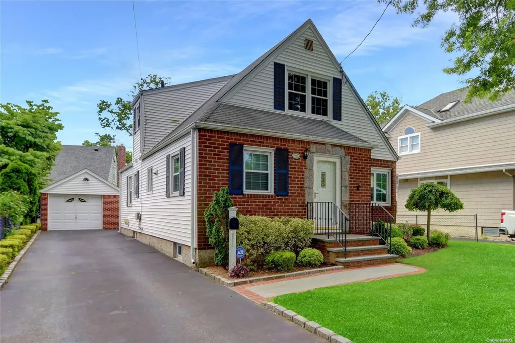 808 5th Avenue New Hyde Park NY 11040