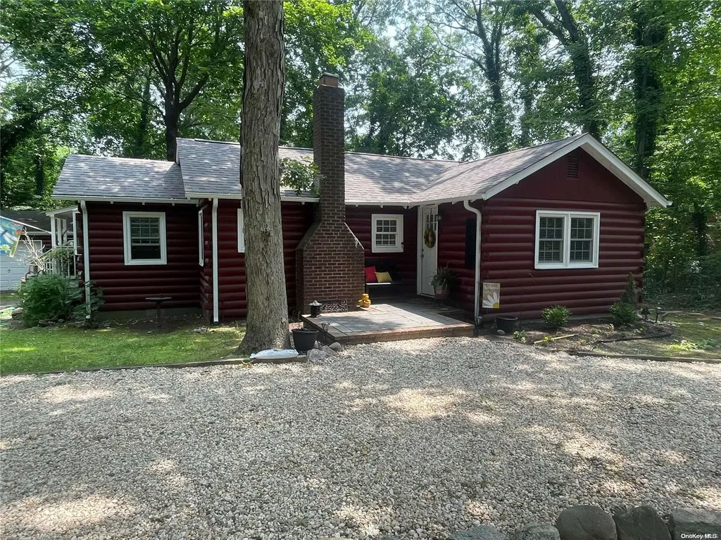 8 Kettle Knoll Path Miller Place NY 11764