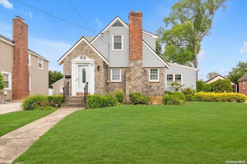 77 Whittier Street Lynbrook NY 11563