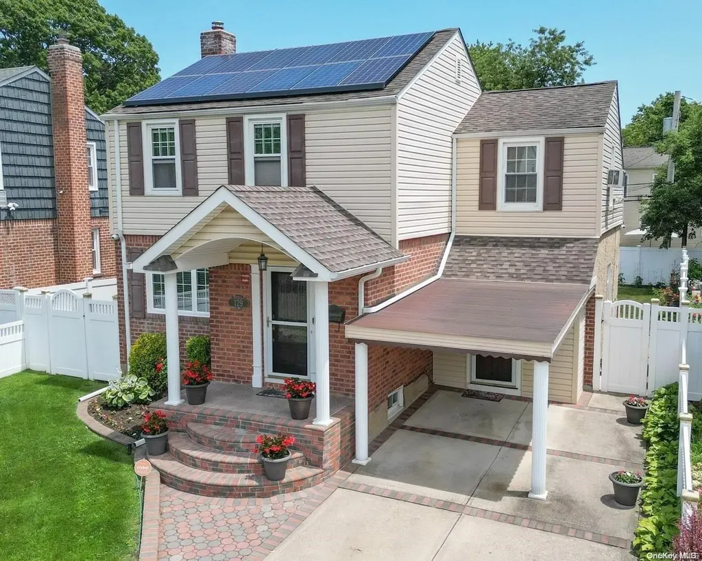 129 Queens Avenue Elmont NY 11003
