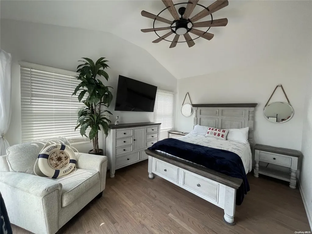 24 Bungalow Walk Ocean Beach NY 11770