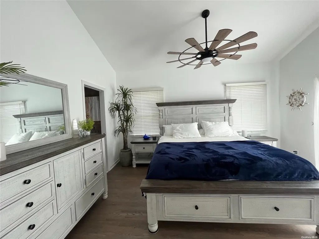 24 Bungalow Walk Ocean Beach NY 11770