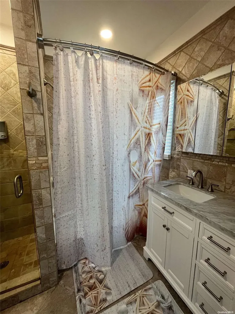 24 Bungalow Walk Ocean Beach NY 11770