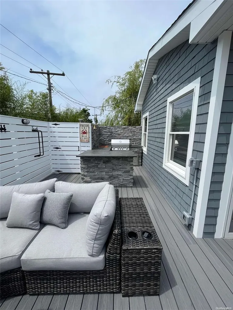 24 Bungalow Walk Ocean Beach NY 11770