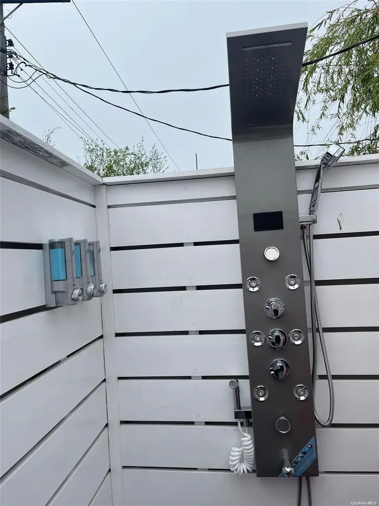 24 Bungalow Walk Ocean Beach NY 11770