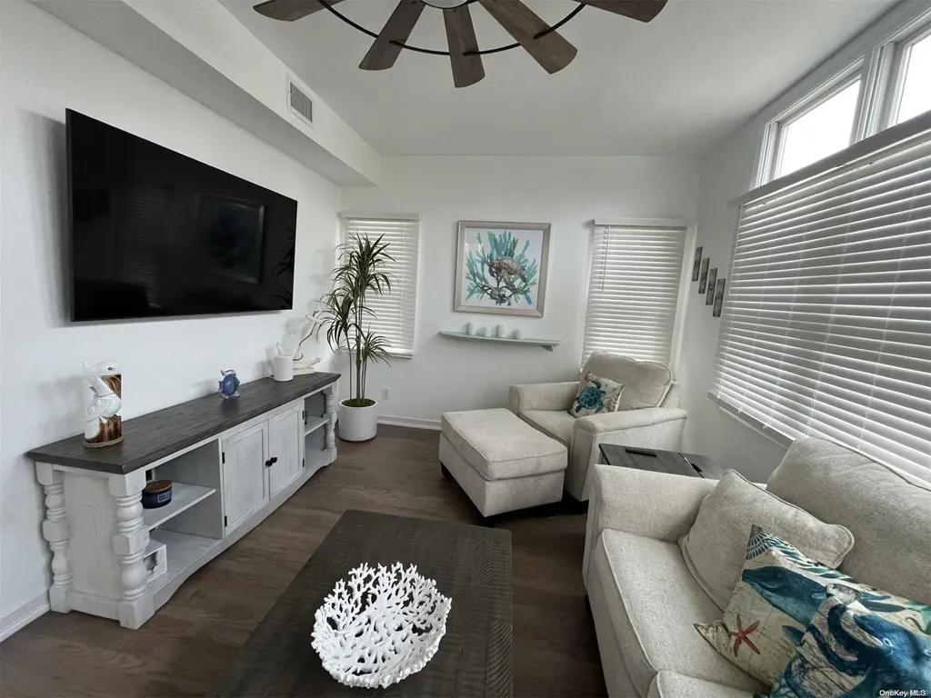 24 Bungalow Walk Ocean Beach NY 11770