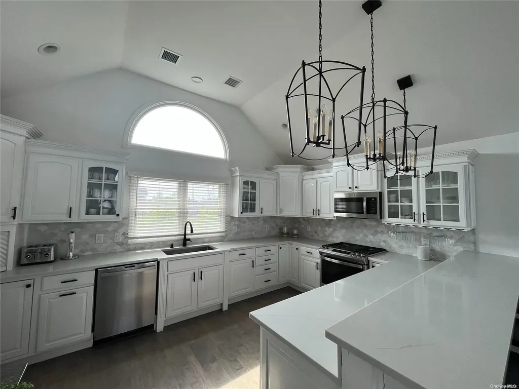 24 Bungalow Walk Ocean Beach NY 11770