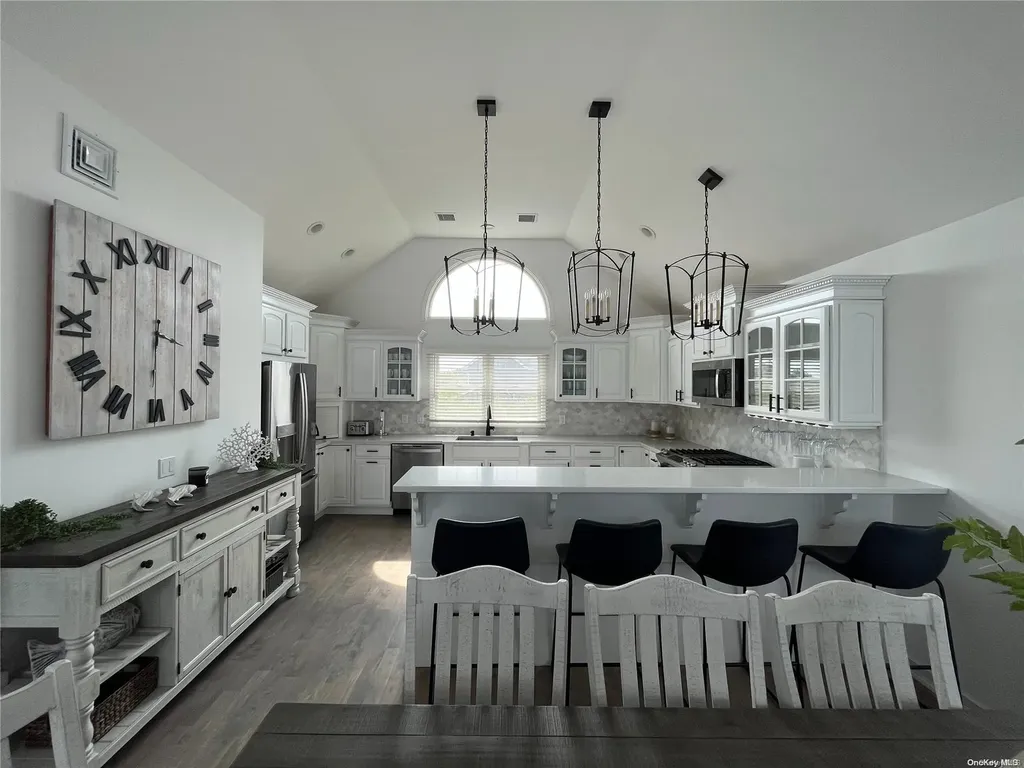 24 Bungalow Walk Ocean Beach NY 11770