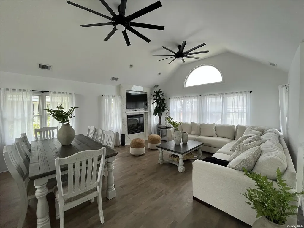 24 Bungalow Walk Ocean Beach NY 11770