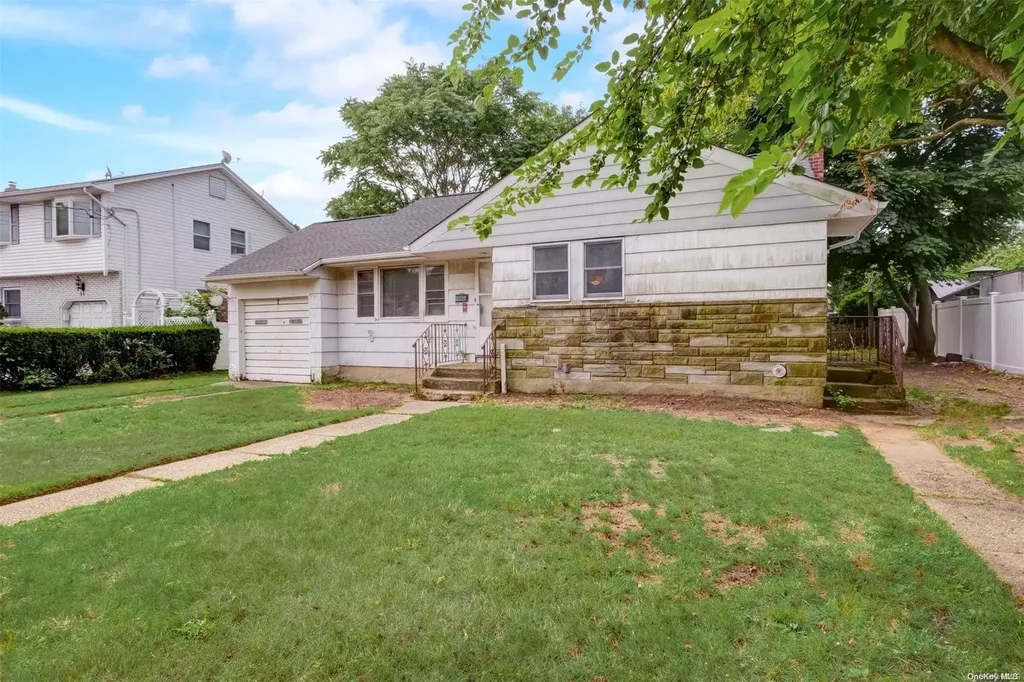 12 Boundary Avenue Massapequa NY 11758