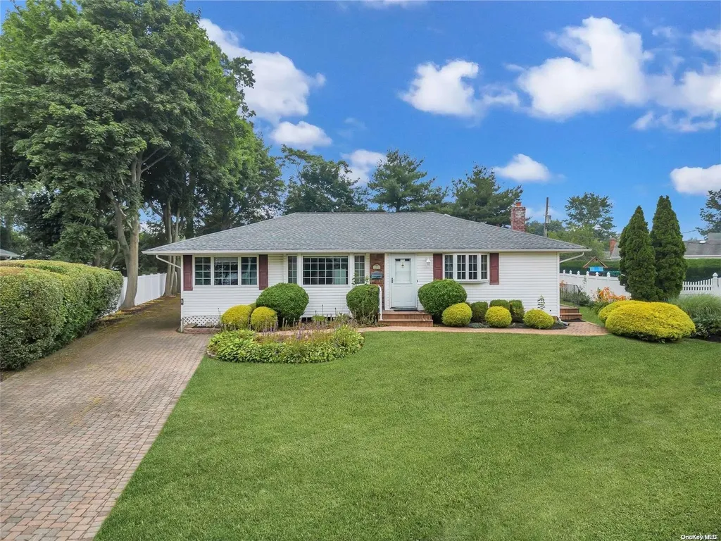 5 Garden Lane Commack NY 11725