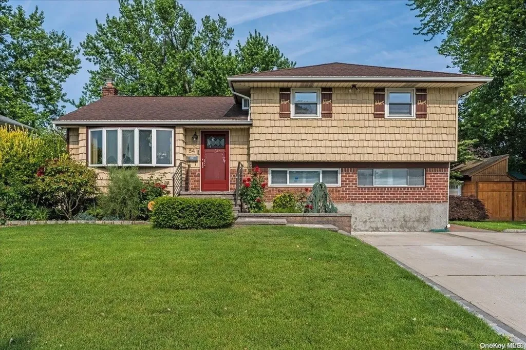 54 Debora Drive Plainview NY 11803