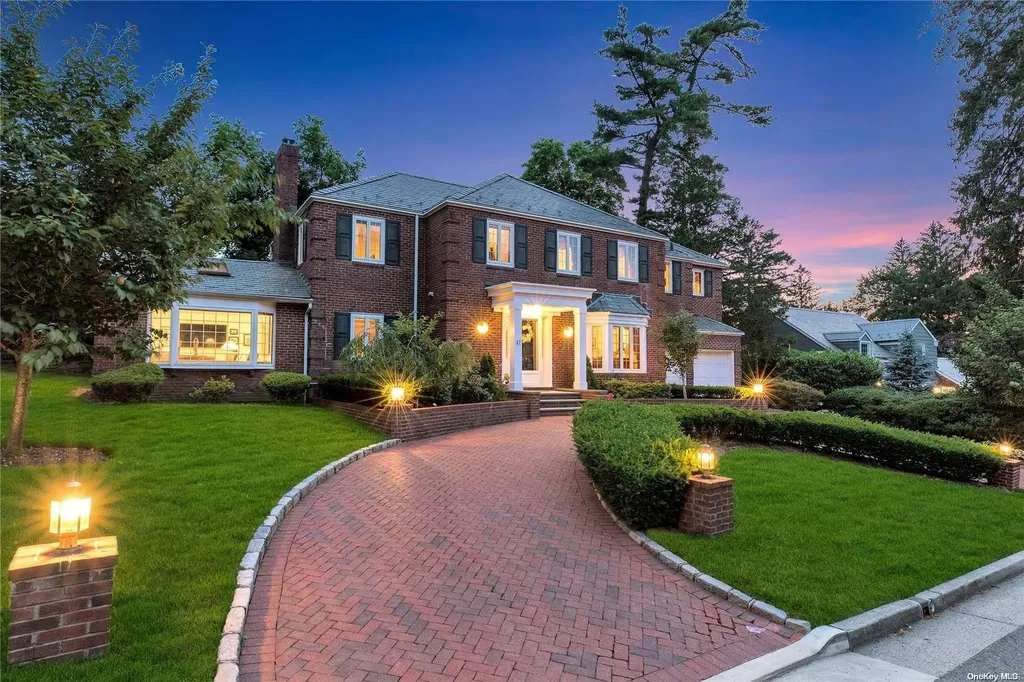 47 Mill Spring Road Manhasset NY 11030