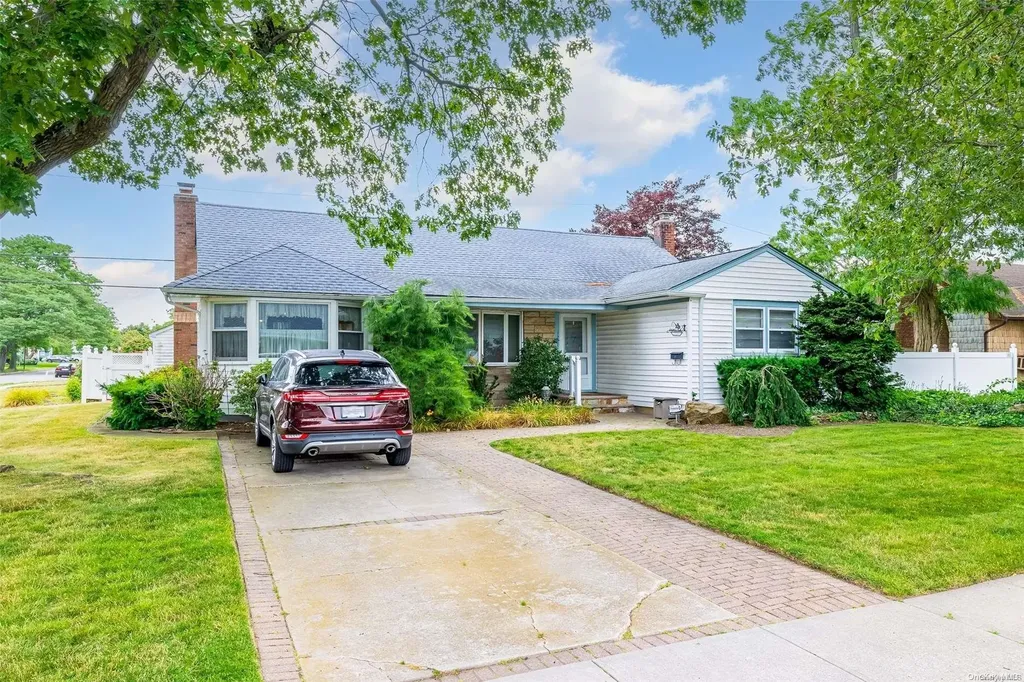 1223 Holly Road Wantagh NY 11793