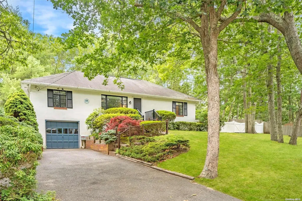 116 Argonne Road E Hampton Bays NY 11946