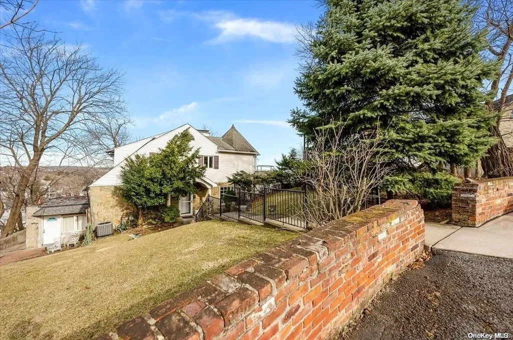 45 East Loop Road Staten Island NY 10304