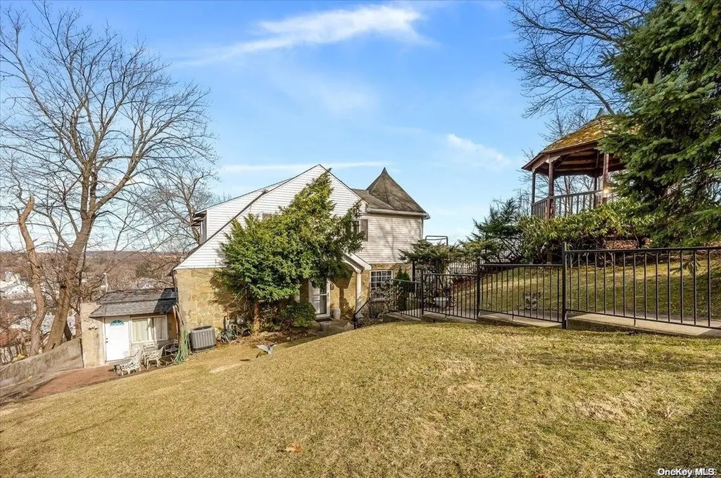 45 East Loop Road Staten Island NY 10304