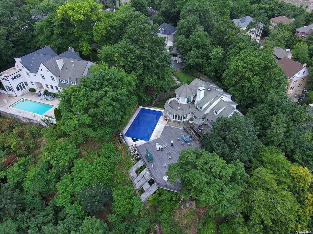 45 East Loop Road Staten Island NY 10304