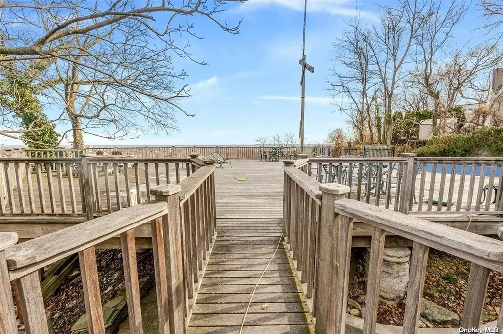 45 East Loop Road Staten Island NY 10304