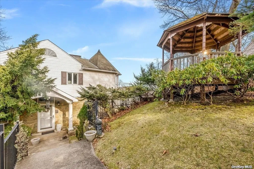 45 East Loop Road Staten Island NY 10304