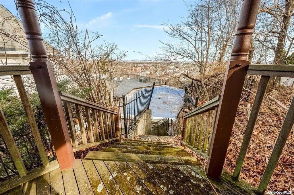 45 East Loop Road Staten Island NY 10304