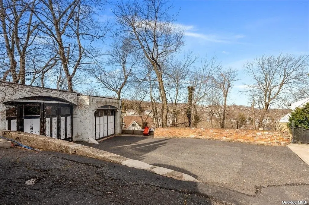 45 East Loop Road Staten Island NY 10304