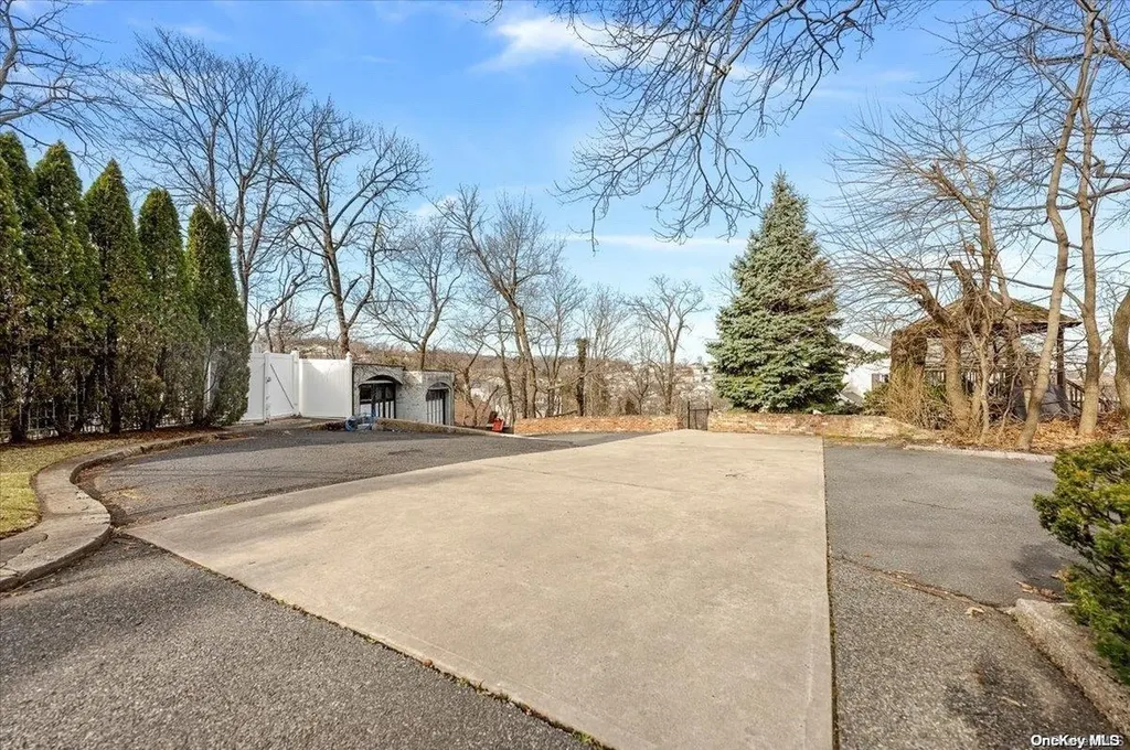 45 East Loop Road Staten Island NY 10304